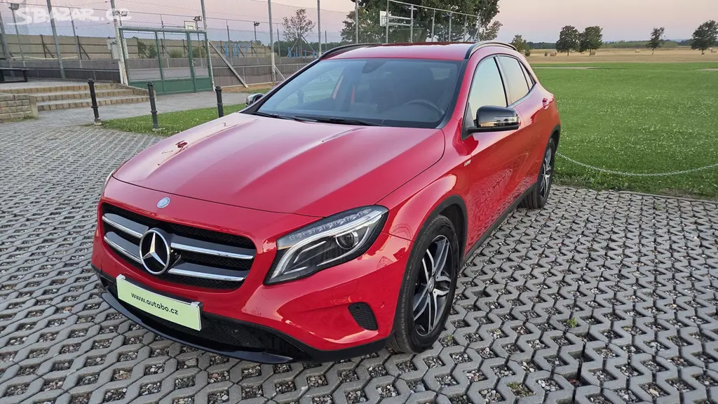 Mercedes-Benz GLA, 220d 7G-DCT 4MATIC AMG Styl